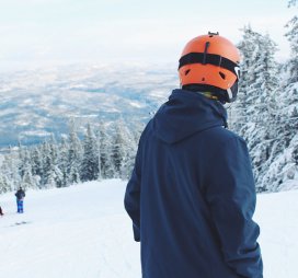 Snow-covered road leading to Mt Buller, ensuring a smooth transfer experience.